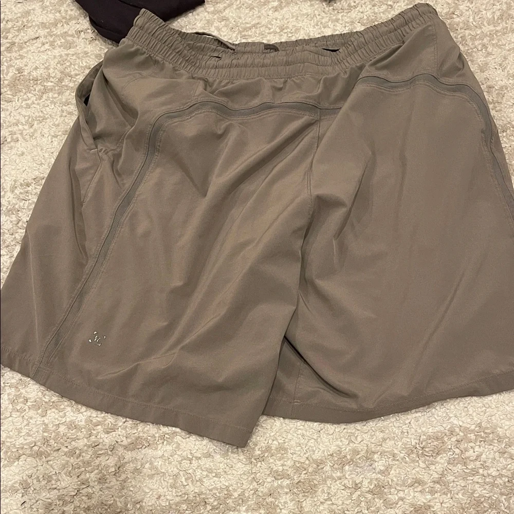 Lululemon short size Large